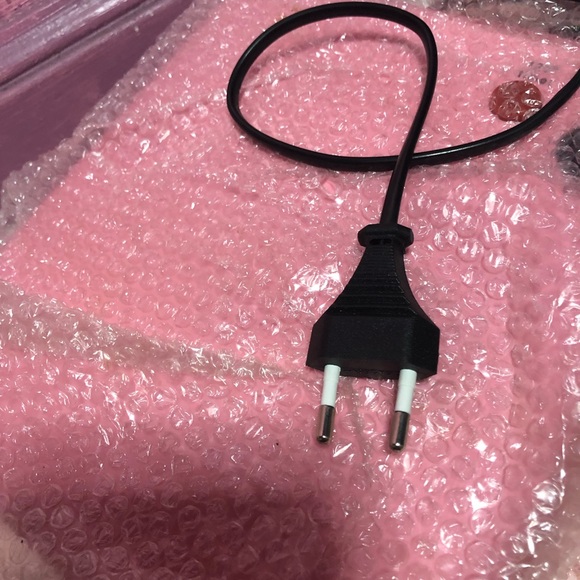 Beautiful UV Nails Lamp - Picture 4 of 4